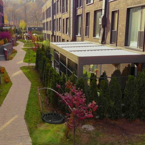 Пергола Decolife B600 PIR + Подъемное остекление W700 с терморазрывом (тёплая серия), реализовано партнером ''TENT VERTEX'', г. Алматы, ЖК ''Esentai City''